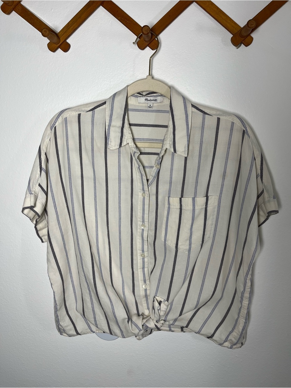 Madewell SIZE M ✨ Cream & Blue Striped Button-Up Shirt